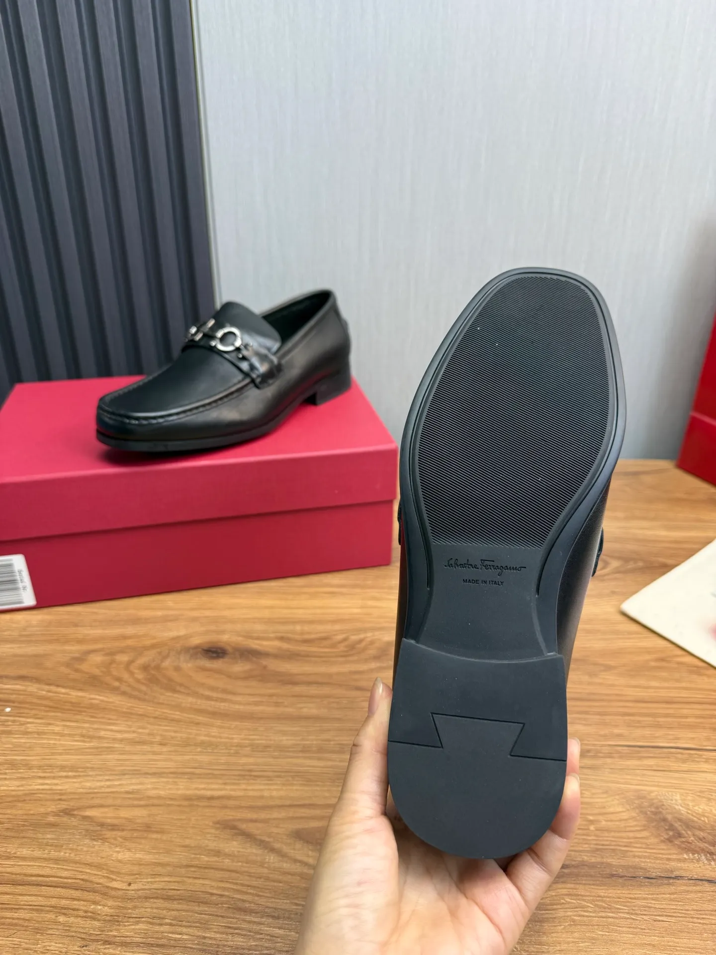 Men's shoes 💰760💰 Ferragamo. [Ferragamo] Men's Loaf leather shoes, the latest hot style, 1:1 original purchase quality, top quality, imported open-edge beaded cowhide leather on the upper, hand-made three-dimensional stitching highlights the round toe design, the inner feet are made of imported cowhide, with original wear-resistant rubber outsole, matching code 39-44, (38, 45 custom-made, non-refundable)